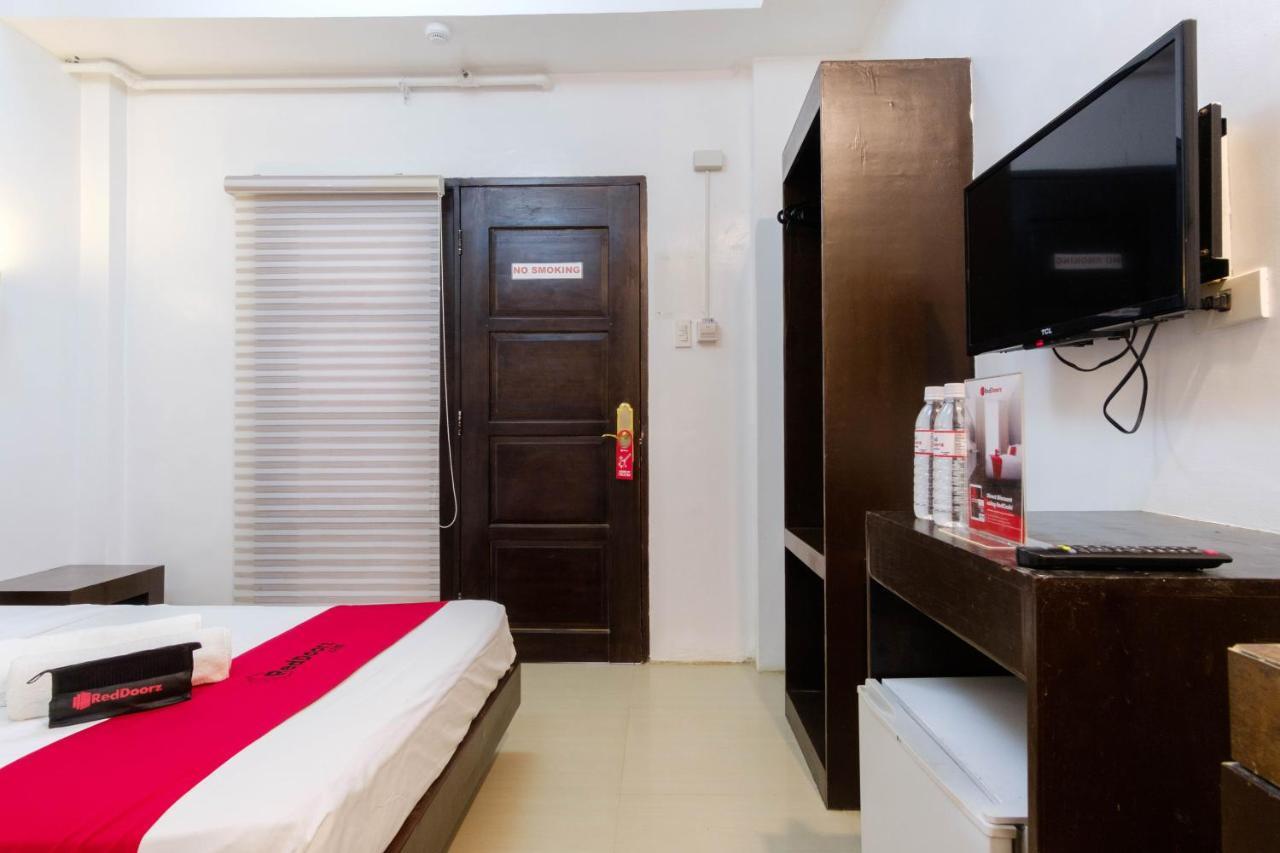 Hotel Reddoorz @ Taj And Annex Boracay Island
